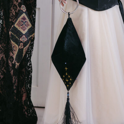 Bolsa rombo terciopelo negro hecha a mano Paulina Meza