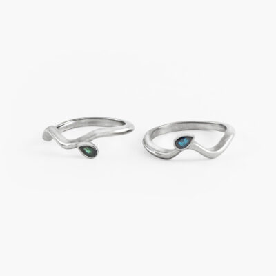 Argollas wave con diamantes azul y verde en oro blanco 14K