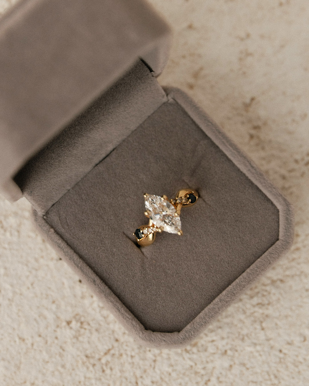 Anillo Trenzado con Diamante Marquesa - Imagen 8