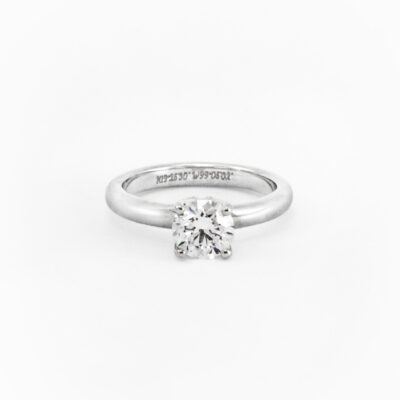 Anillo solitario clásico con diamante de laboratorio en oro blanco 14K