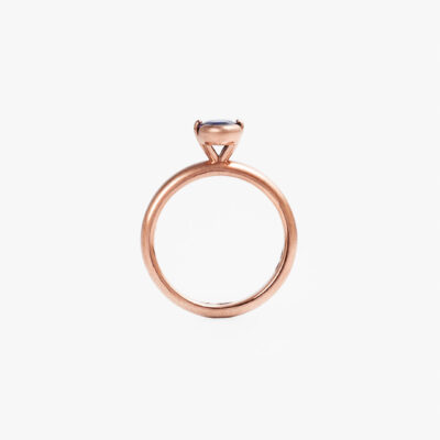 Half-Bezel High Setting Oval Sapphire_Stand Half-Bezel High Setting Oval Sapphire_Stand