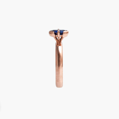 Half-Bezel High Setting Oval Sapphire_Stand side-Recuperado Half-Bezel High Setting Oval Sapphire_Stand side-Recuperado