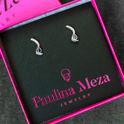 Aretes de oro blanco 14K con diamantes verdes corte marquesa