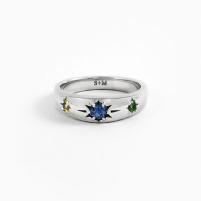 Anillo Triceleste en oro blanco 14K con zafiro azul, turmalina y peridoto