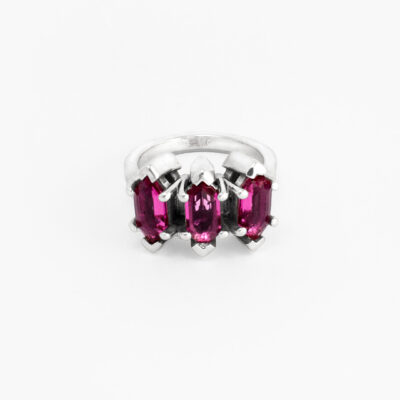 Aletza Ring en plata .925 con tres turmalinas rosas hexagonales