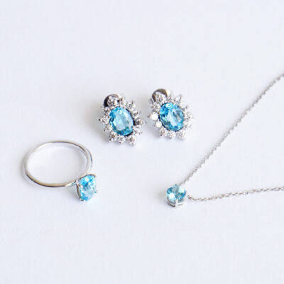 Something Blue Bridal Set en oro blanco 14K con topacios azules y moissanitas