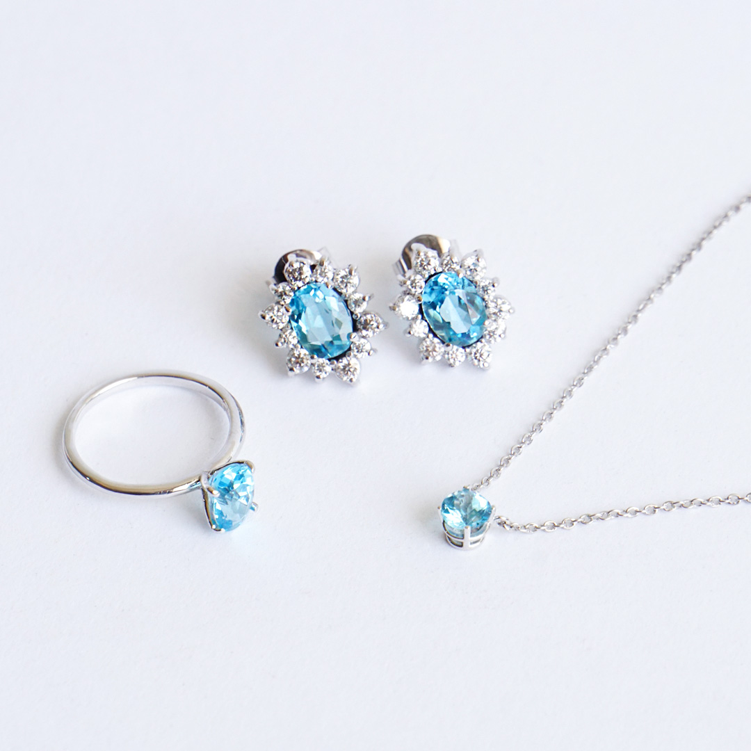 Something Blue Bridal Set en oro blanco 14K con topacios azules y moissanitas