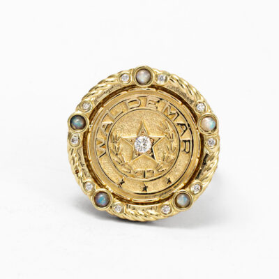 Anillo Waldemar Camp All-Star en oro amarillo 14K con moneda conmemorativa y gemas